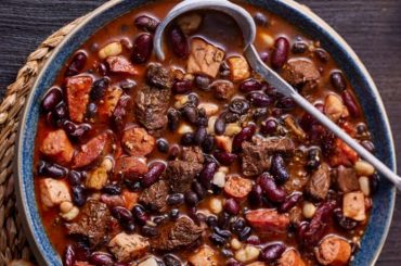 Receta de auténtica feijoada brasileña: Un plato que no puedes dejar de probar