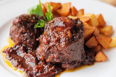 Rabo de toro a la cordobesa, receta tradicional española