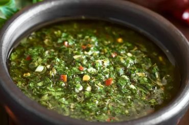 Chimichurri argentino, receta tradicional para carnes y asados