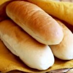 Pan de completo chileno