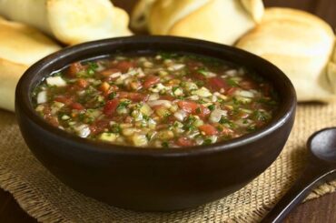 Pebre chileno casero, receta tradicional fresca