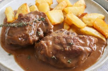 Carrilleras de cerdo guisadas españolas