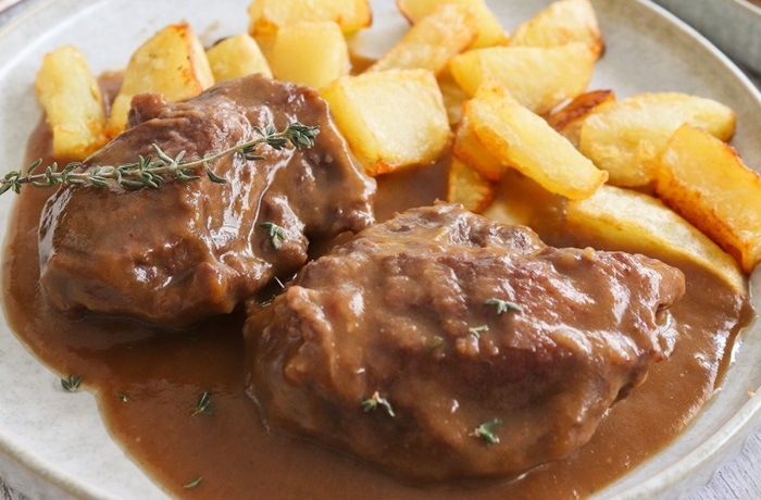 Carrilleras de cerdo guisadas españolas