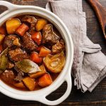 Receta de goulash de carne húngaro