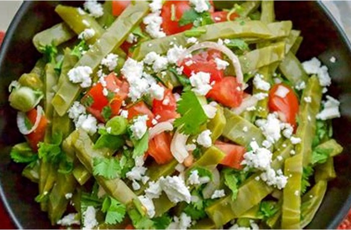 Receta de ensalada de nopales mexicana