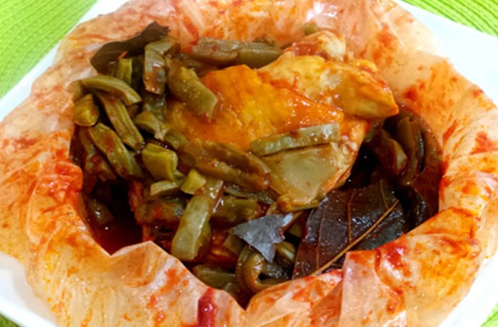 Receta de mixiote de pollo mexicano con nopales