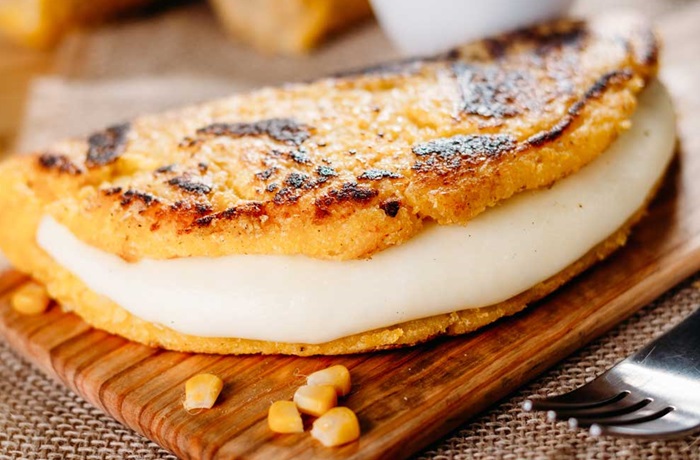 Cachapas venezolanas con queso: Receta auténtica con maíz fresco Cachapas venezolanas con queso: Receta auténtica con maíz fresco