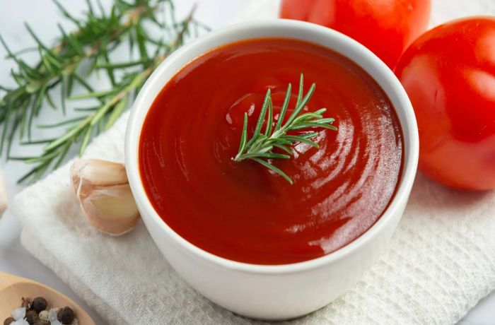¿Cómo mejorar la salsa de tomate de supermercado? El truco de los chefs profesionals