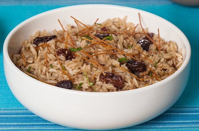 Arroz árabe con fideos tostados y pasas receta peruana