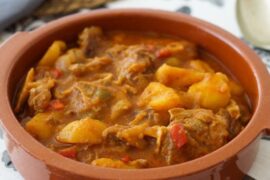 Caldereta de cordero con patatas y pimientos receta extremeña