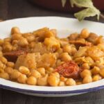 Callos a la gallega con garbanzos y chorizo en cazuela