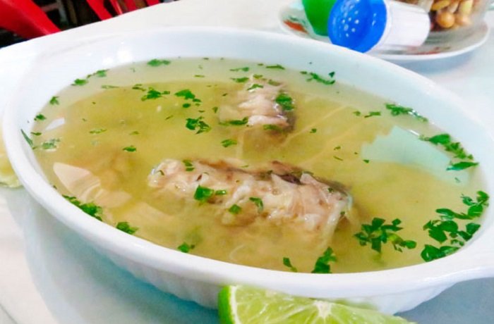 Chilcano de pescado con cebolla y culantro receta peruana