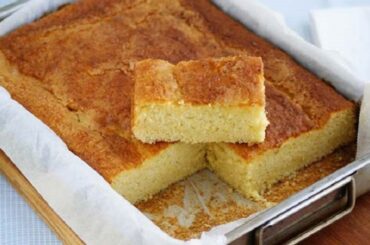 Coca de llanda valenciana casera con azúcar y canela