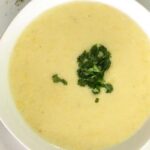 Crema de choclo con queso fresco y perejil receta peruana