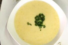 Crema de choclo con queso fresco y perejil receta peruana