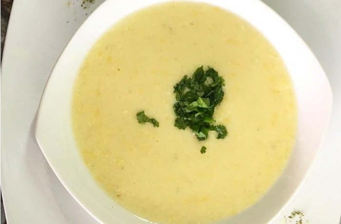 Crema de choclo con queso fresco y perejil receta peruana