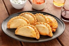 Empanadas de pollo peruanas horneadas y doradas receta peruana