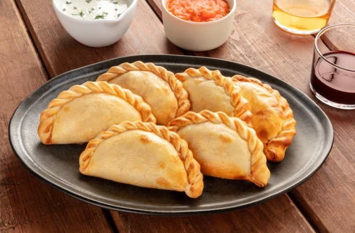 Empanadas de pollo peruanas horneadas y doradas receta peruana