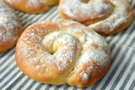 Ensaimadas de Mallorca caseras con azúcar glas receta tradicional