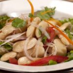 Ensalada de pallares con cebolla, tomate y ají amarillo receta peruana