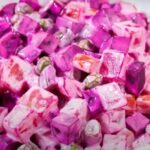 Ensalada rusa peruana con betarraga sobre hojas de lechuga receta peruana