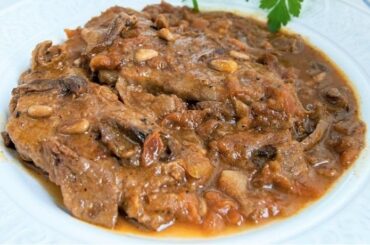 Fricandó de ternera con setas guiso tradicional de Cataluña