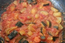 Fritada de verduras con tomate calabacín y berenjena receta española