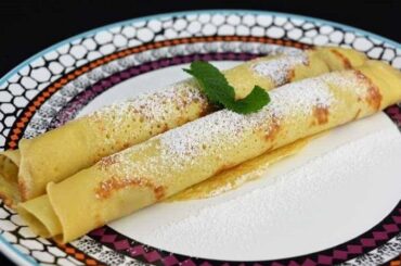Frixuelos asturianos caseros enrollados con azúcar de Carnaval