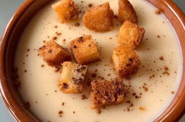 Gachas dulces con picatostes y canela de Todos los Santos