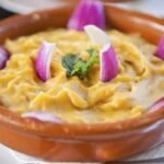 Gofio escaldado canario con caldo de pescado y cebolla