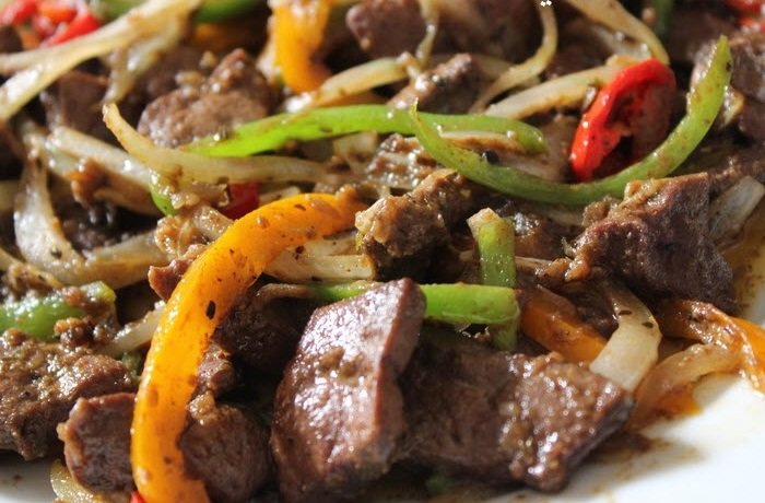 Hígado a la italiana con pimientos y cebolla receta peruana