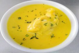 Inchicapi de gallina con maní y sacha culantro receta peruana