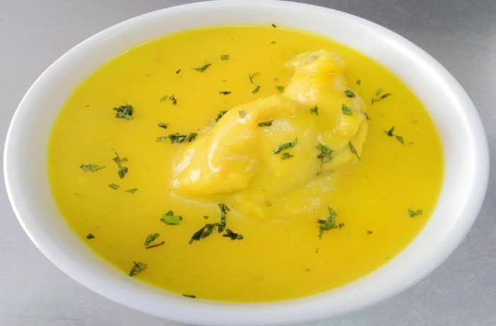 Inchicapi de gallina con maní y sacha culantro receta peruana