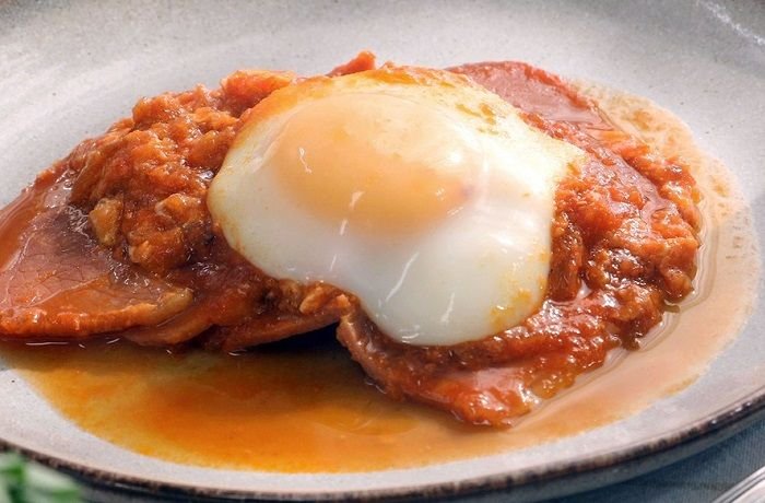 Magras con tomate y huevo frito receta tradicional aragonesa y navarra
