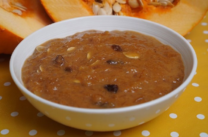 Mazamorra de calabaza con canela en tazón receta peruana
