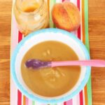 Mazamorra de durazno servida en tazón receta peruana