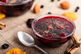 Mazamorra morada con frutas secas y canela receta peruana
