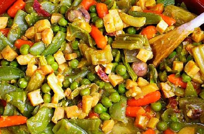 Menestra de verduras con taquitos de jamón receta española
