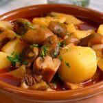 Níscalos con patatas guisados receta española de setas