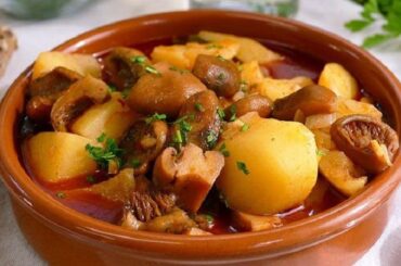 Níscalos con patatas guisados receta española de setas