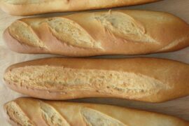 Pan de barra española casera de corteza crujiente