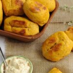 Panes de camote dorados recién horneados receta peruana