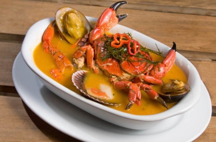 Parihuela de pescados y mariscos con rocoto receta peruana