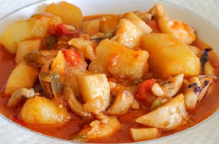 ¿Cómo hacer patatas con choco? Receta onubense tradicional