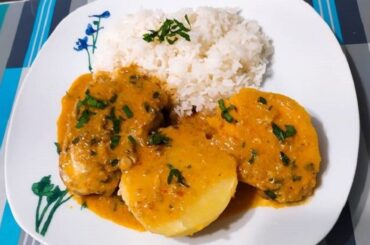 Pollo al maní con salsa y papas sancochadas receta peruana