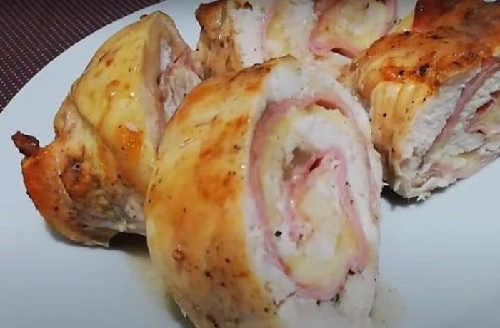 Pollo enrollado con jamón y queso en rodajas receta peruana