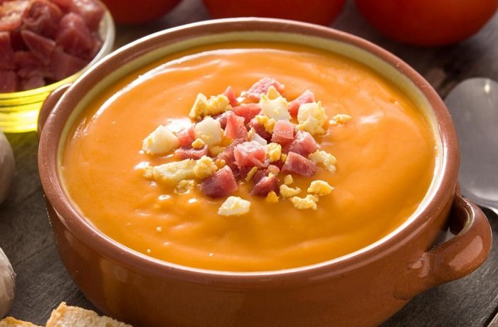 Porra antequerana con huevo duro y jamón serrano receta andaluza