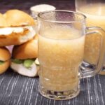 Quinua con manzana y piña servida en vaso receta peruana