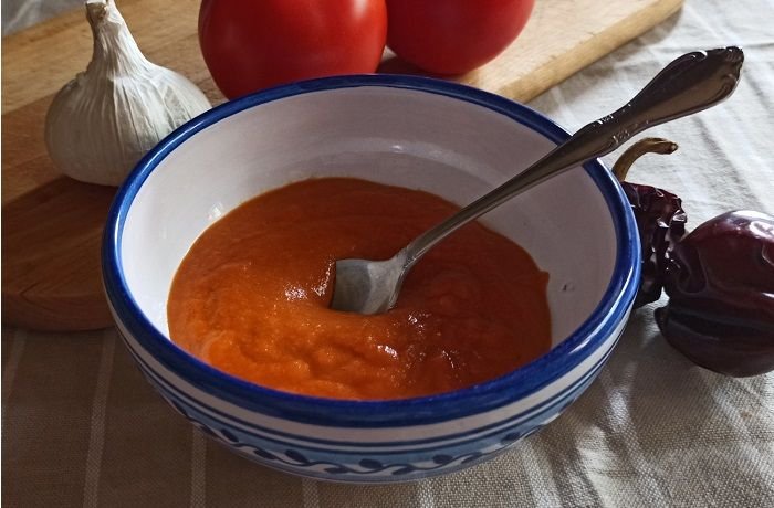 Salmorreta alicantina de ñora, ajo y tomate para arroces