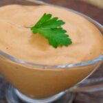 Salsa golf rosada en cuenco receta casera